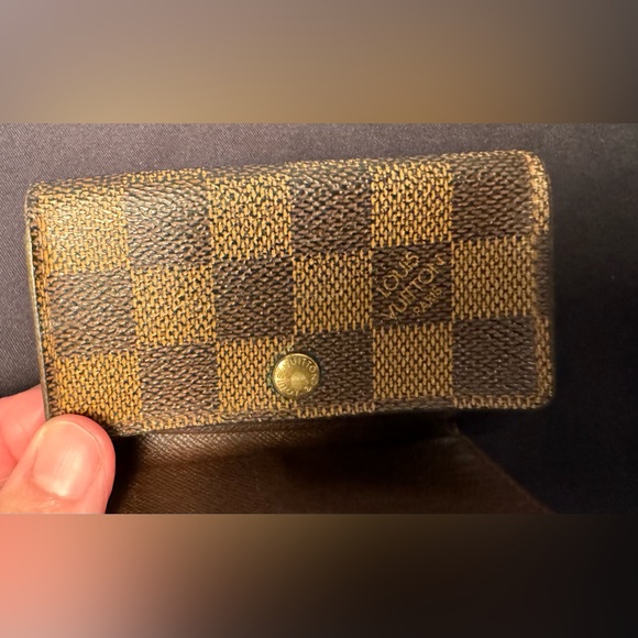Louis Vuitton Damier Ebene 6 Key Case Holder - Picture 9 of 10
